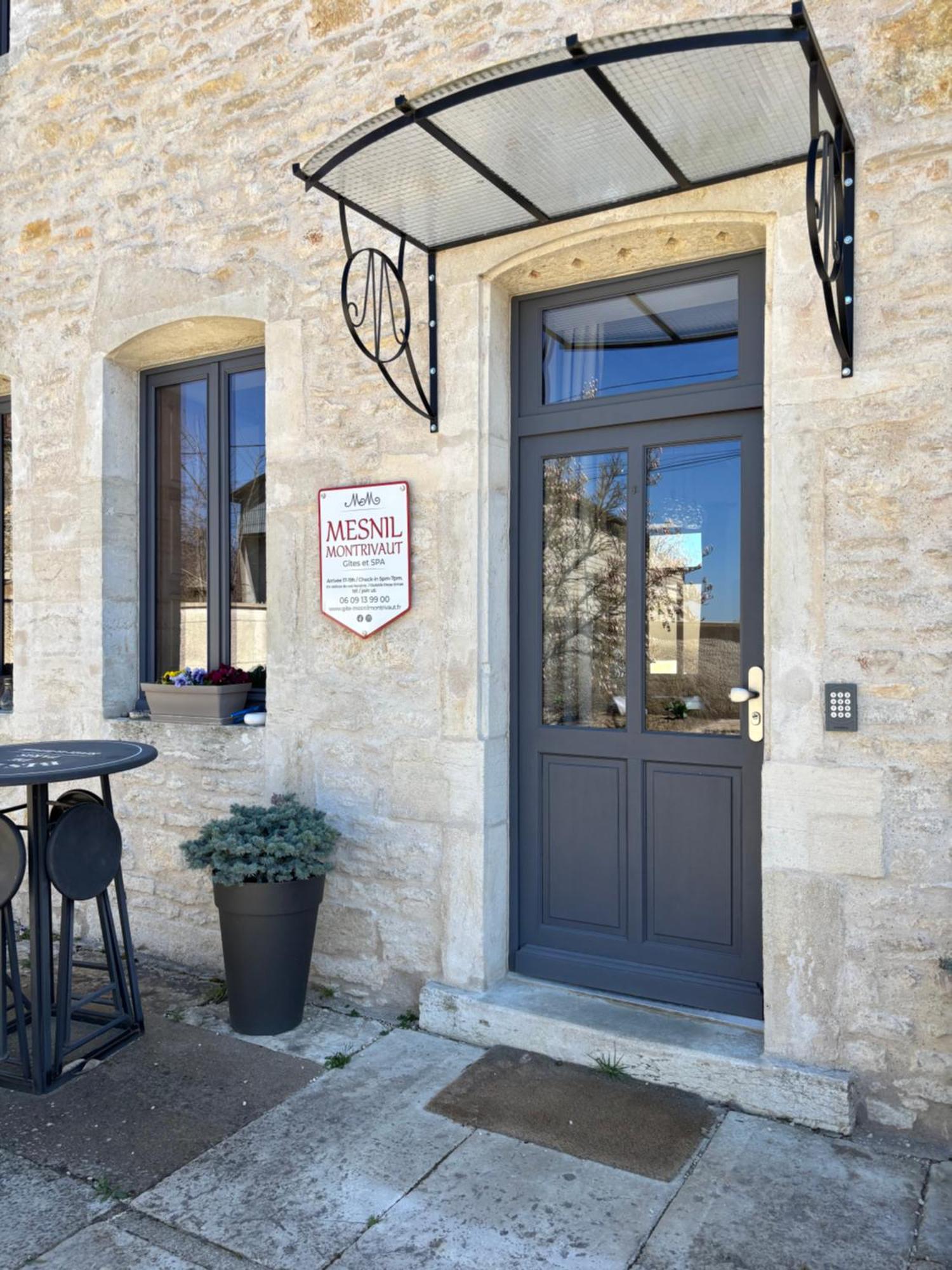 Mesnil Montrivaut *